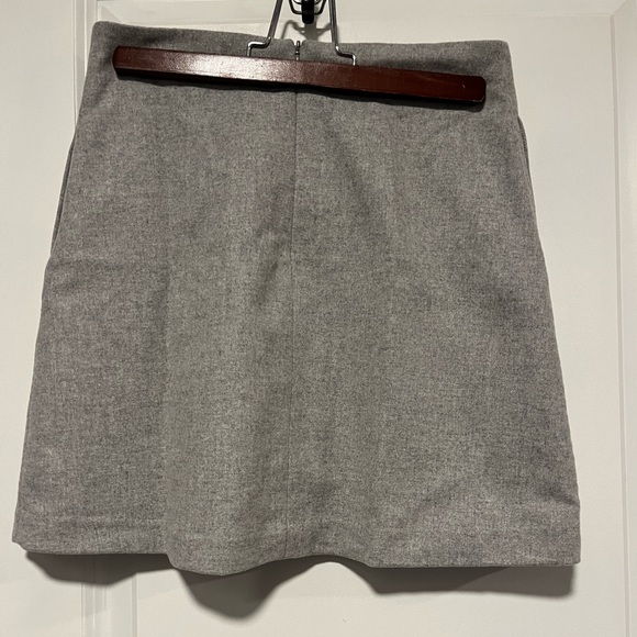 Wilfred Aritzia grey woven mini skirt! Size 4. Great condition - Picture 1 of 3